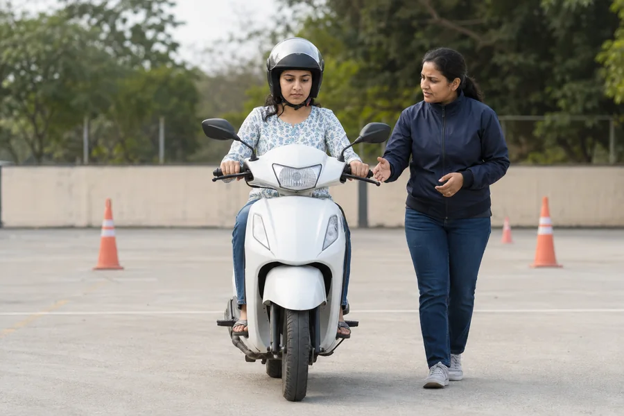 अॅक्सिलरेटर व ब्रेक